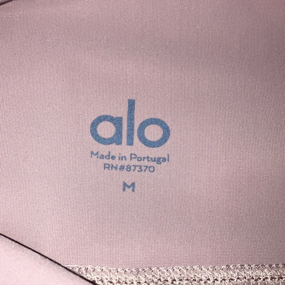 ALO Women’s Size M Warrior Cut Pink High-Waisted Leggings Sporty Gym Yoga Pants